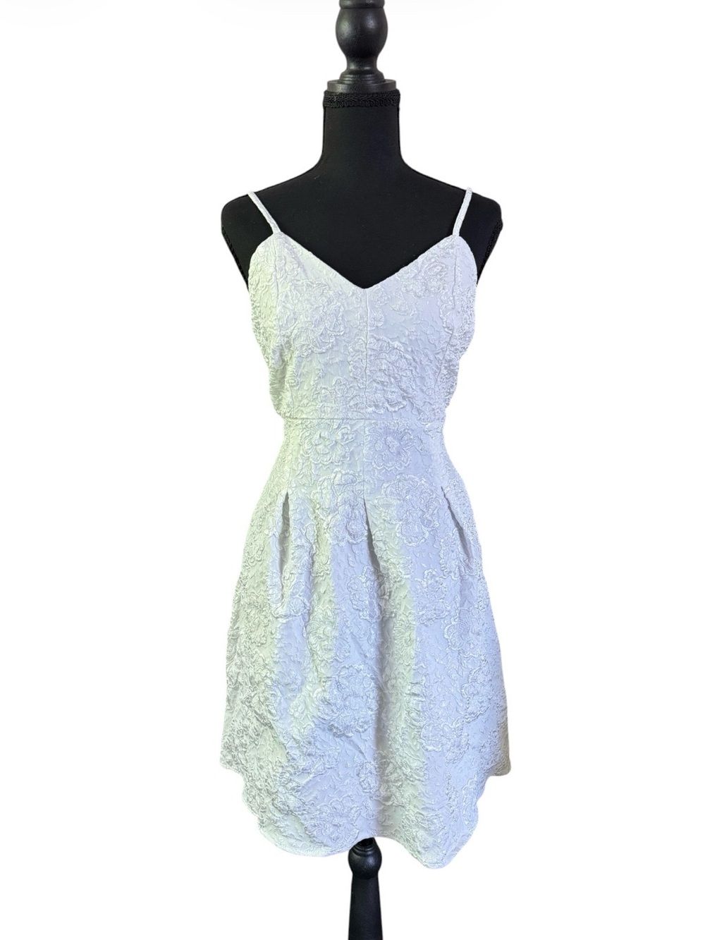 Lace Spaghetti-Strap Mini Dress in White/E130